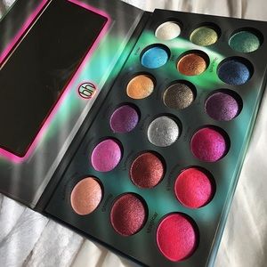 Bh Cosmetics Auora Lights eyeshadow palette